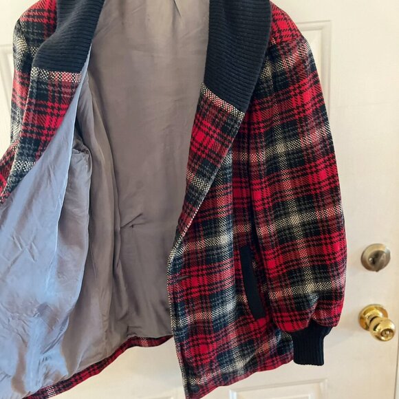 Vintage Pendleton Woman's Red Plaid Classic Outdoor Virgin Wool Jacket - Picture 6 of 9